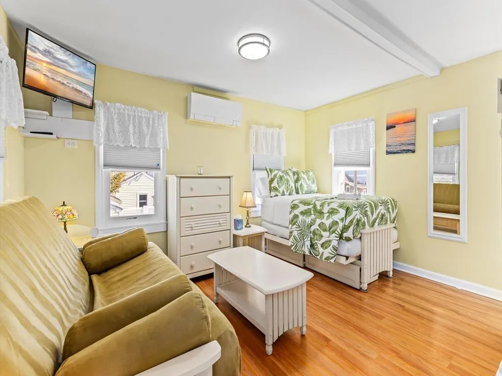 Detached Guest Suite, 2nd Floor