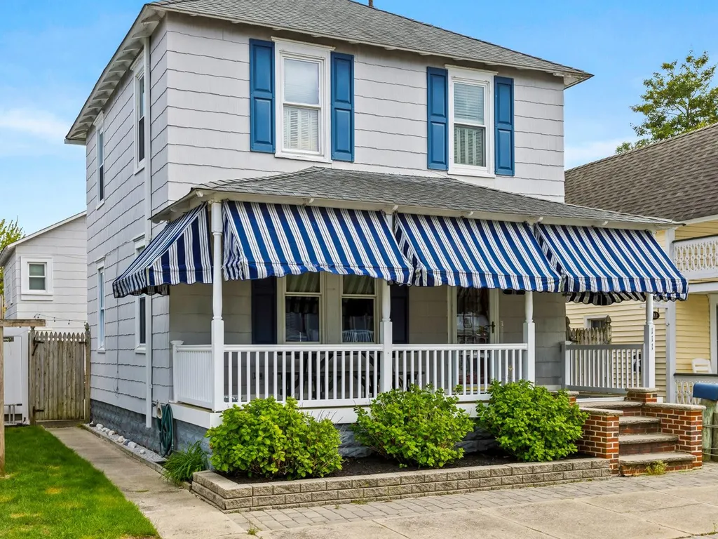 Single Home w/Detached Guest Suite