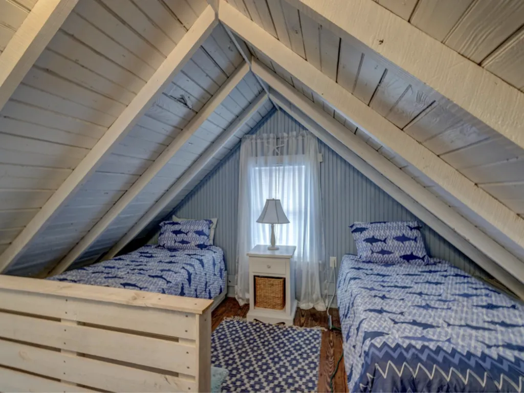 Bedroom 3 (upstairs)