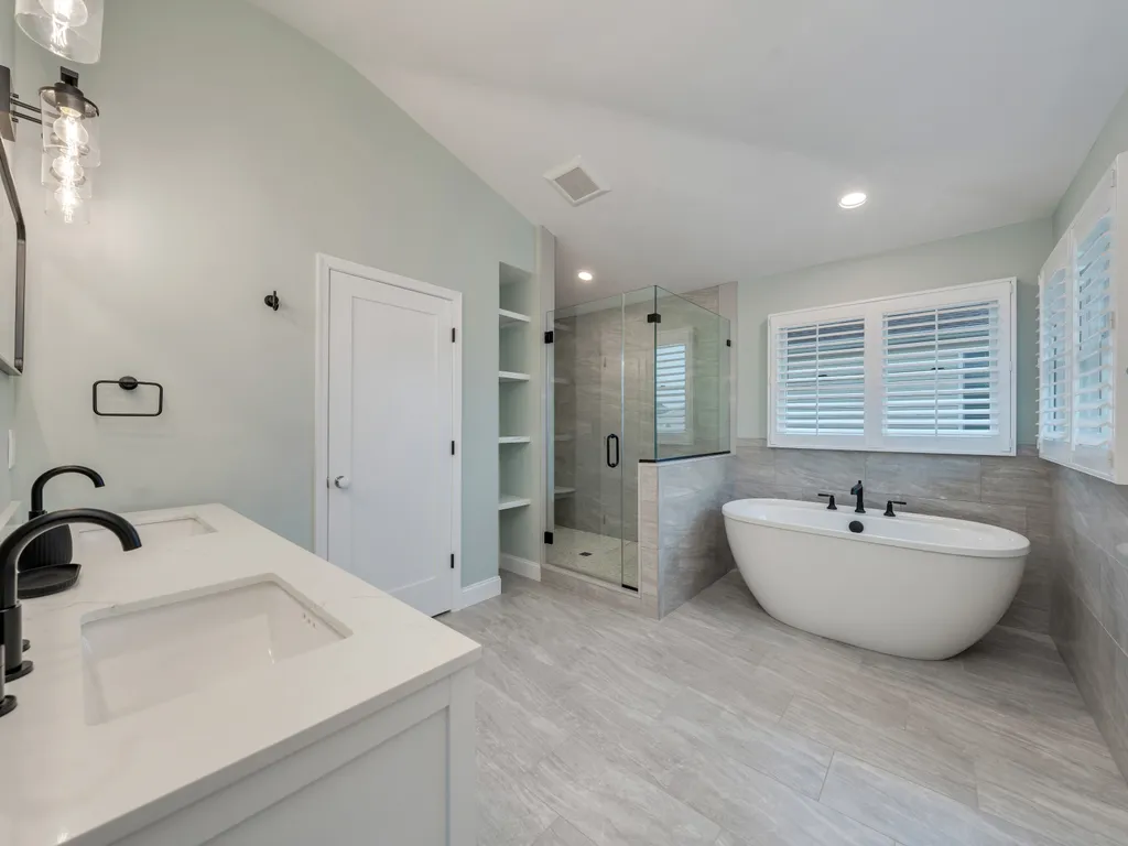 Bathtub or shower, your choice