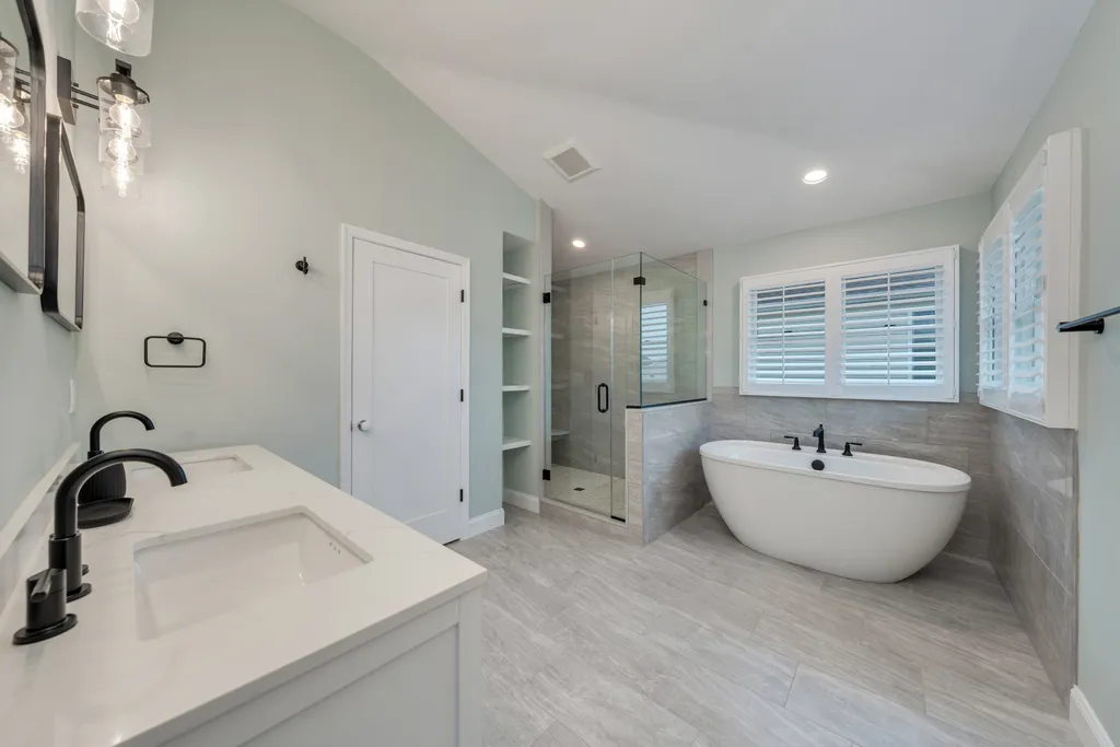 Bathtub or shower, your choice