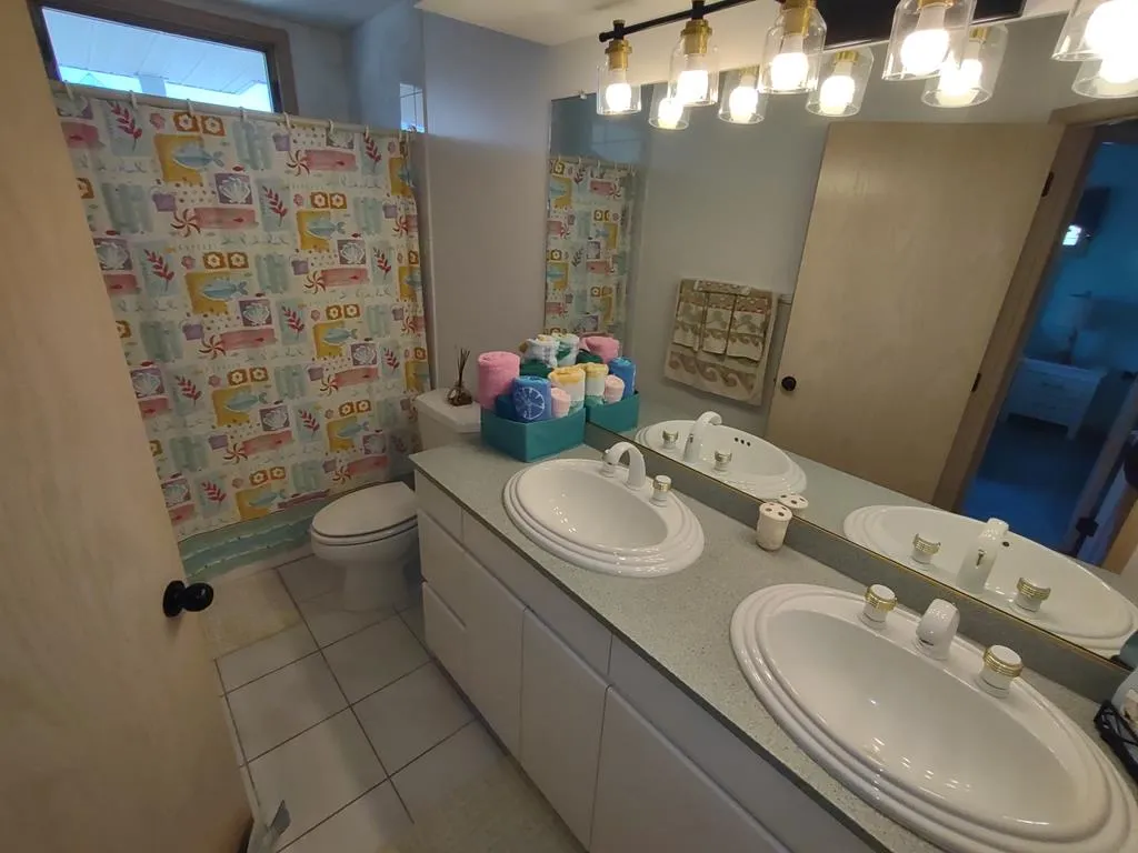Shared 3rd bath