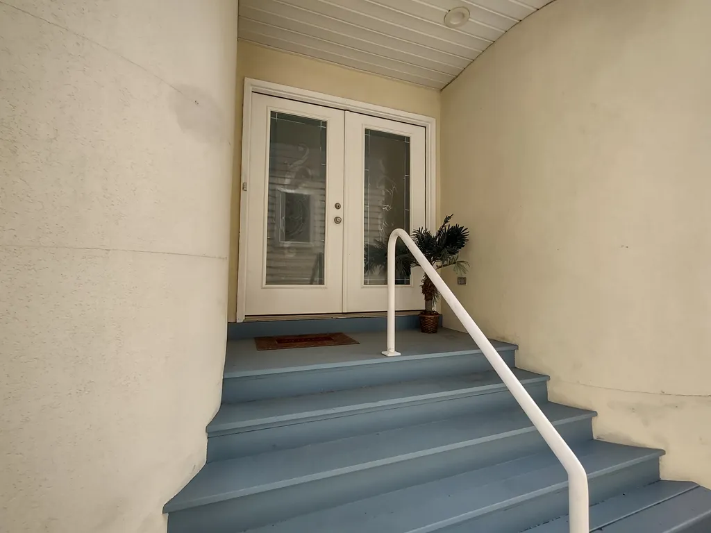 Private Entrance