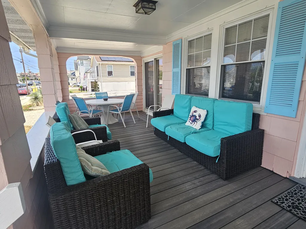 Covered porch area