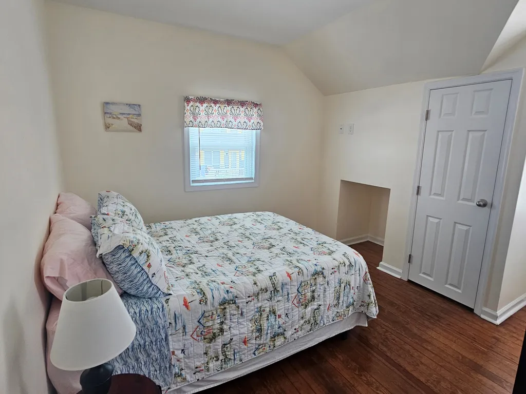 2nd bedroom- Full bed