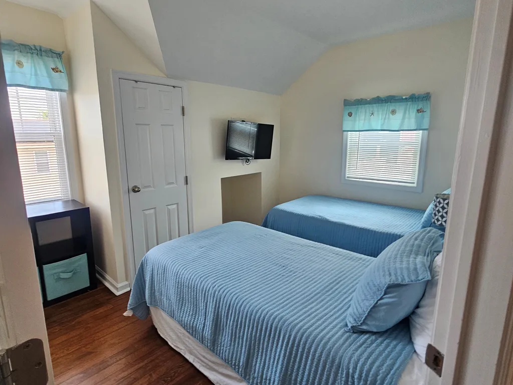 3rd bedroom- 2 twins