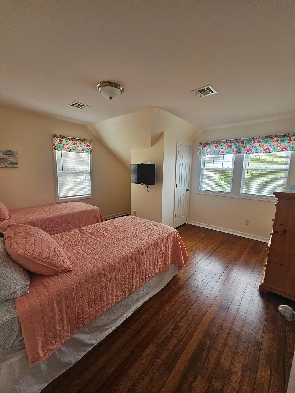 5th bedroom- 2 twin beds