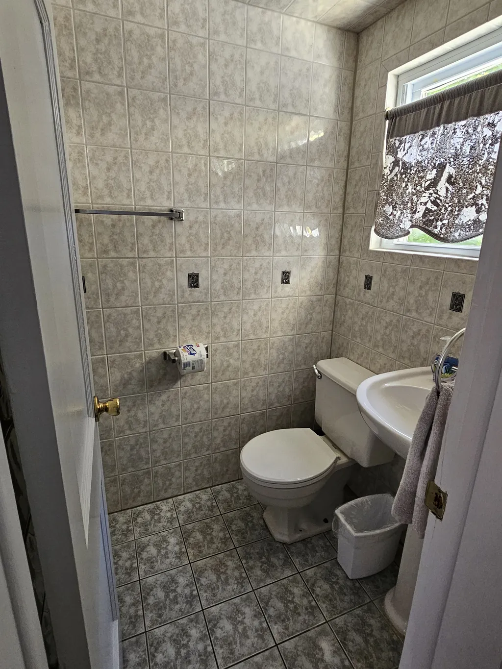 1st fl. bathroom 