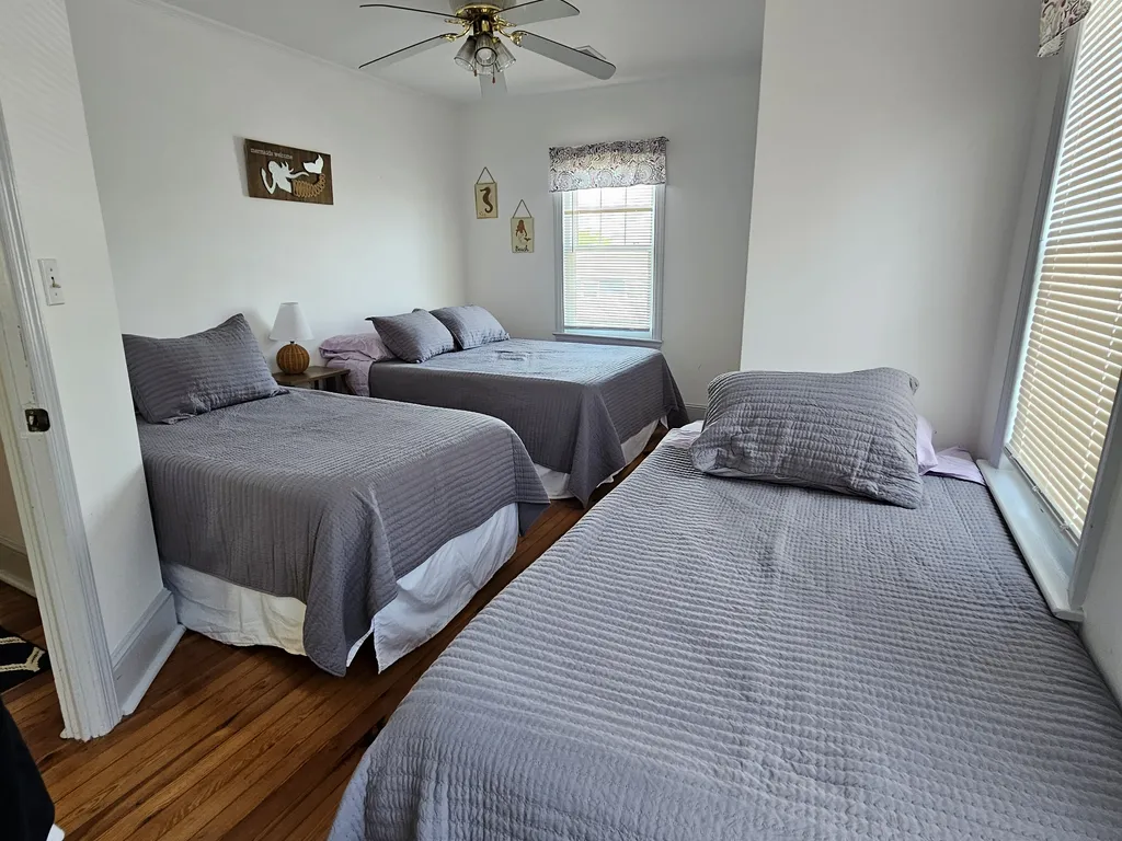 2nd floor bedroom (full bed, two twin beds)