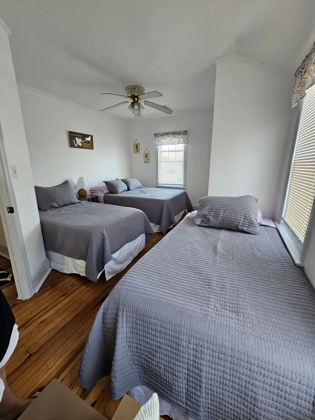 2nd floor bedroom (full bed, two twin beds)