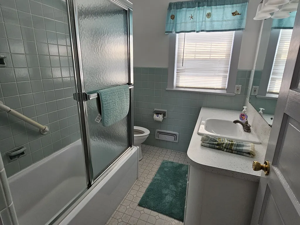 2nd fl. Hallway Bathroom 