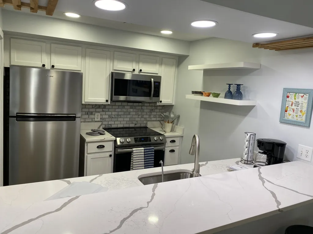 Beautiful Countertops / three stools
