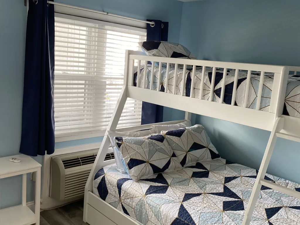 Full-Twin bunk beds