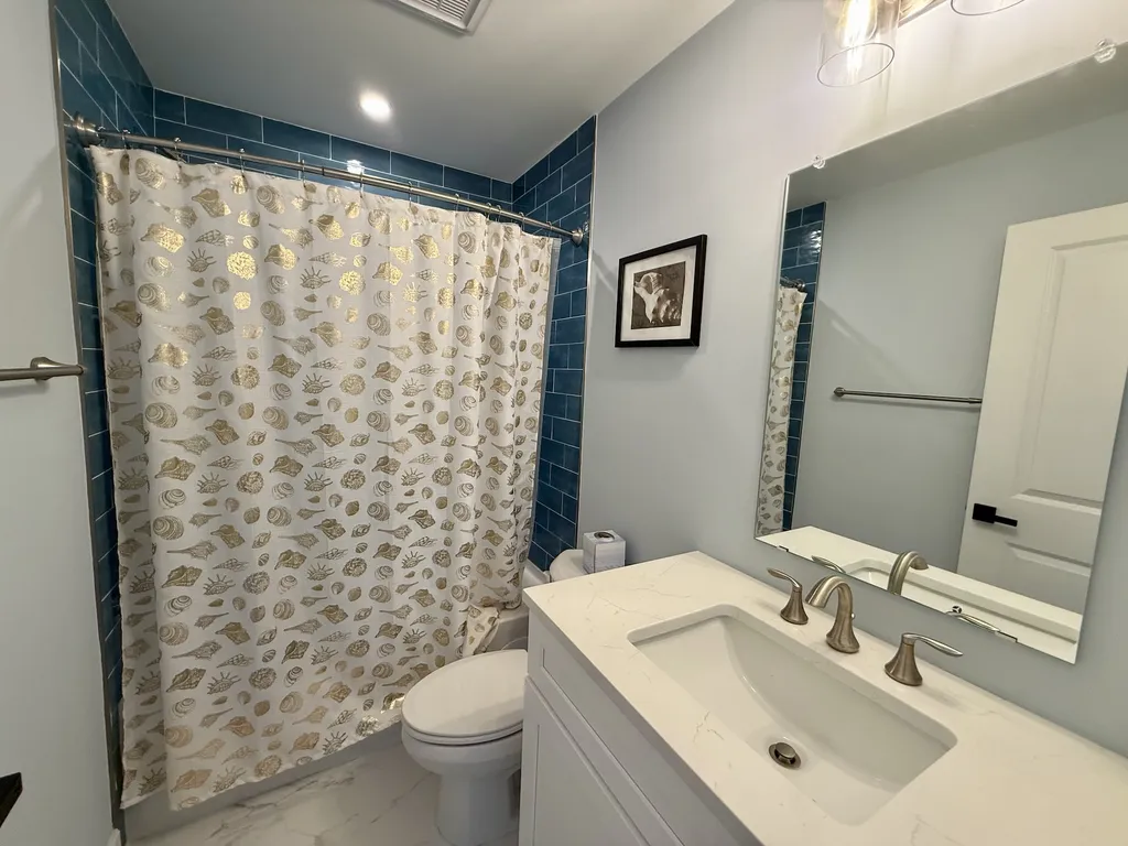 1st Floor Bathroom