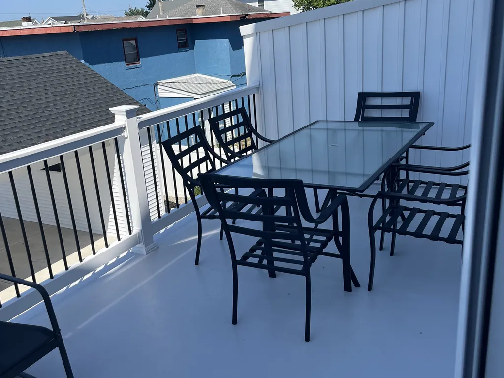 Rear 2nd Fl Deck