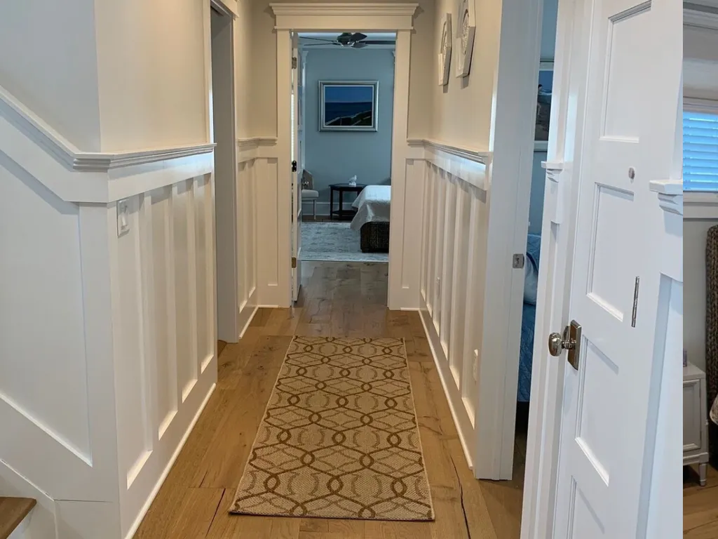 Hallway leading to Primary bedroom
