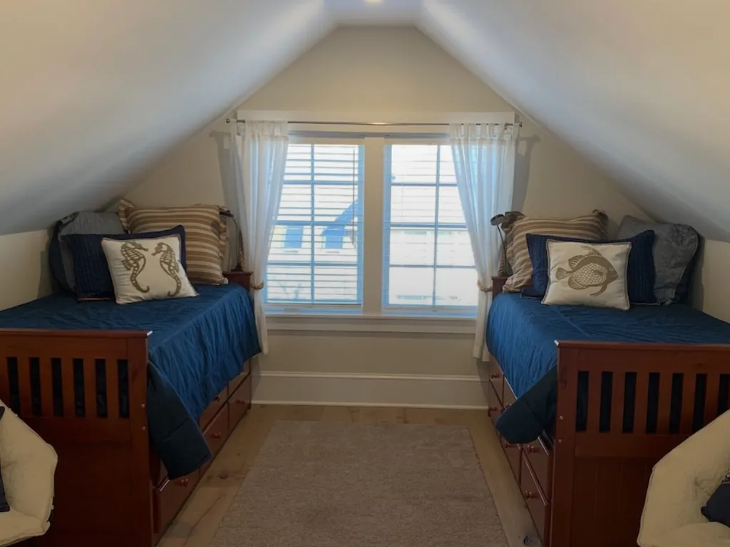 Third floor twin bedroom