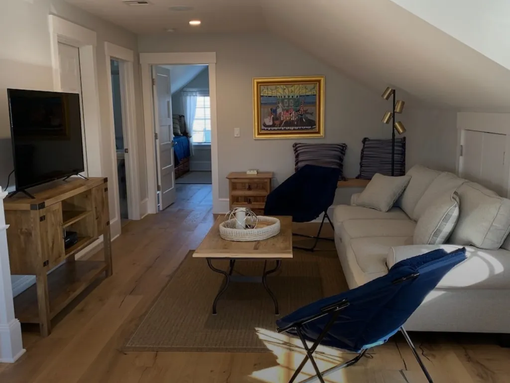 Third floor entertainment area