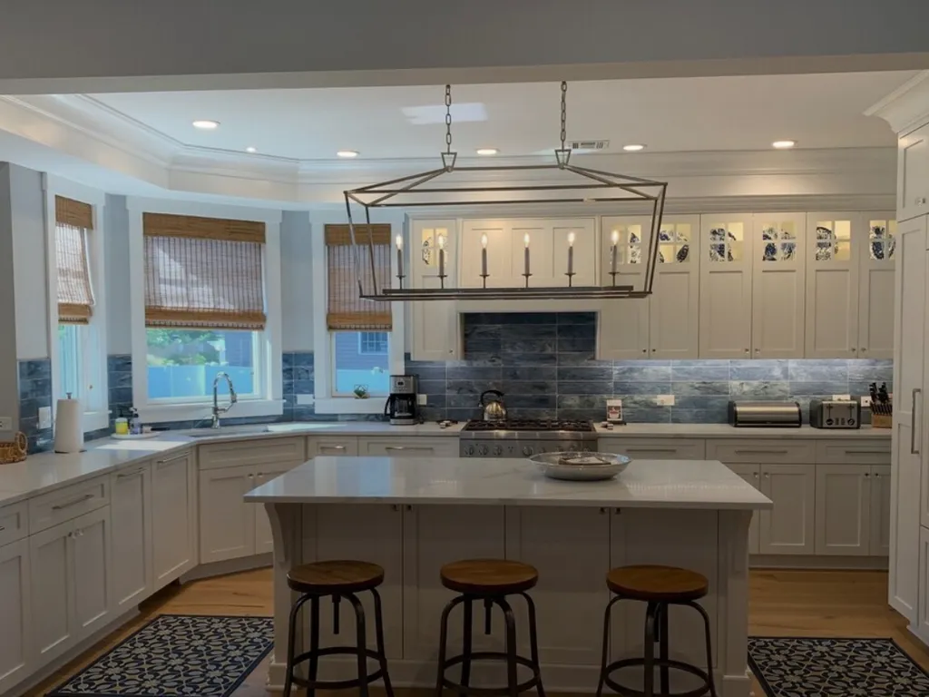 Top line appliances. Tons of cabinet space.