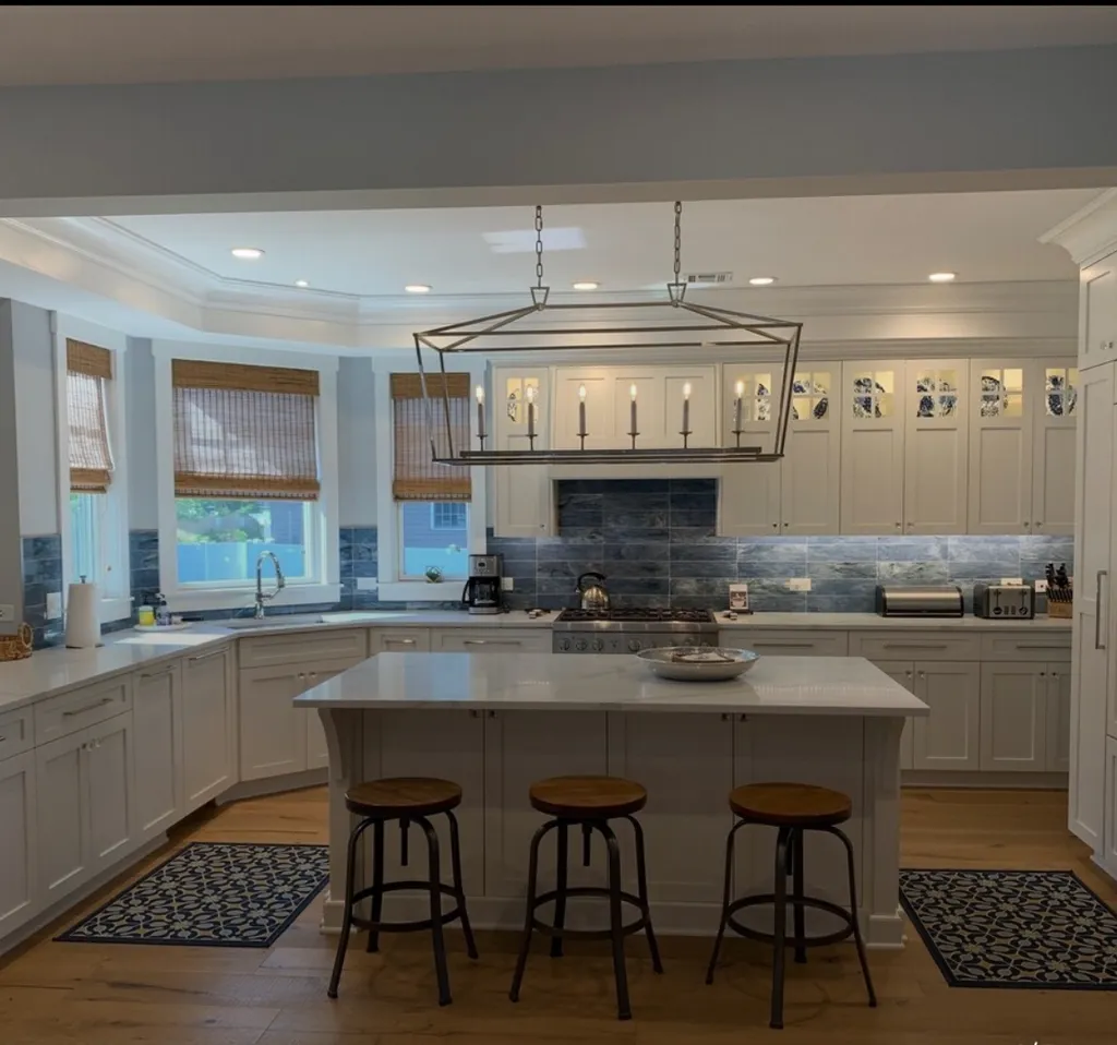 Top line appliances. Tons of cabinet space.