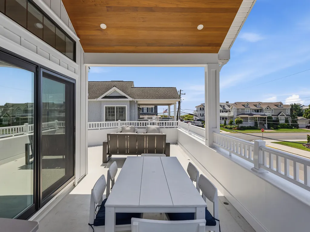2nd Floor Front Deck Ocean Views
