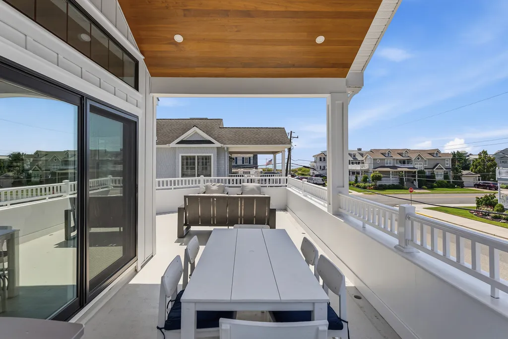 2nd Floor Front Deck Ocean Views