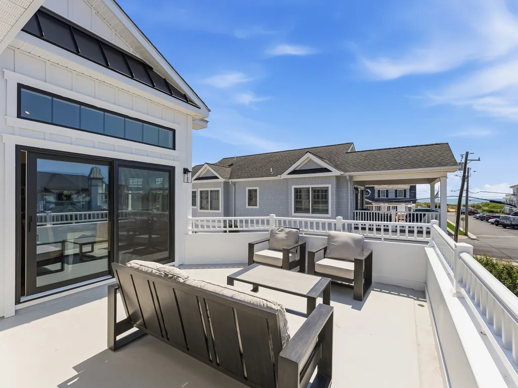 2nd Floor Front Deck Ocean Views