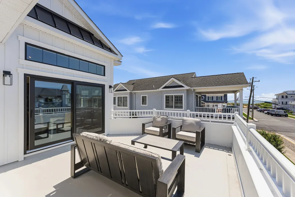 2nd Floor Front Deck Ocean Views