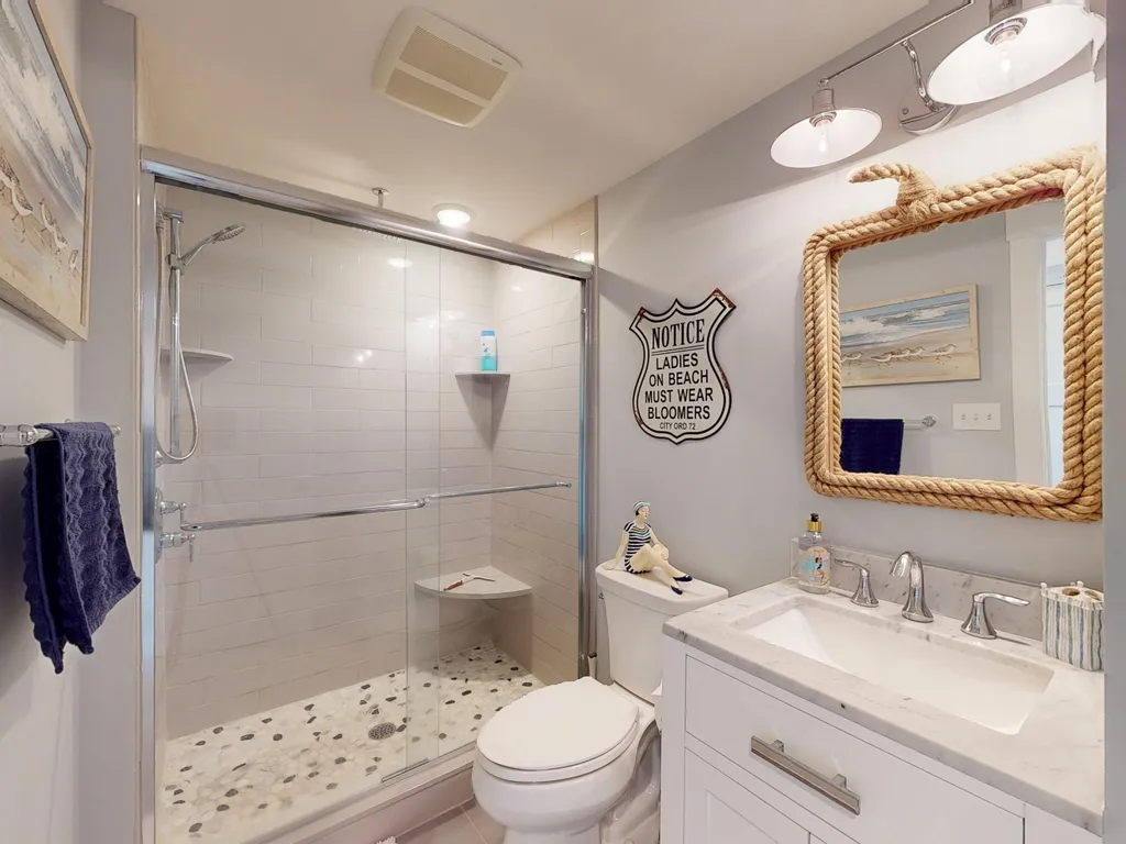 Shared full bathroom #2