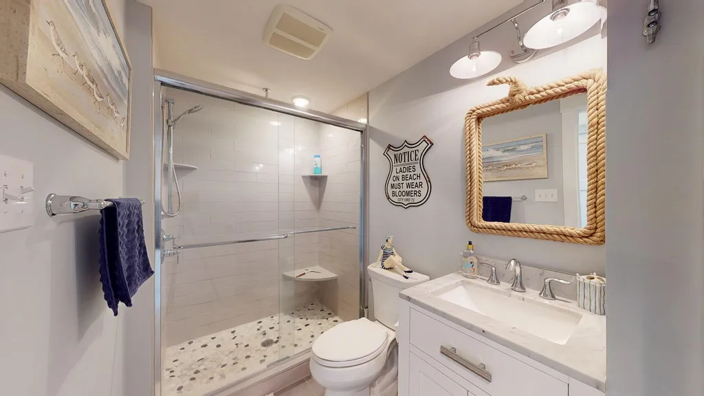 Shared full bathroom #2