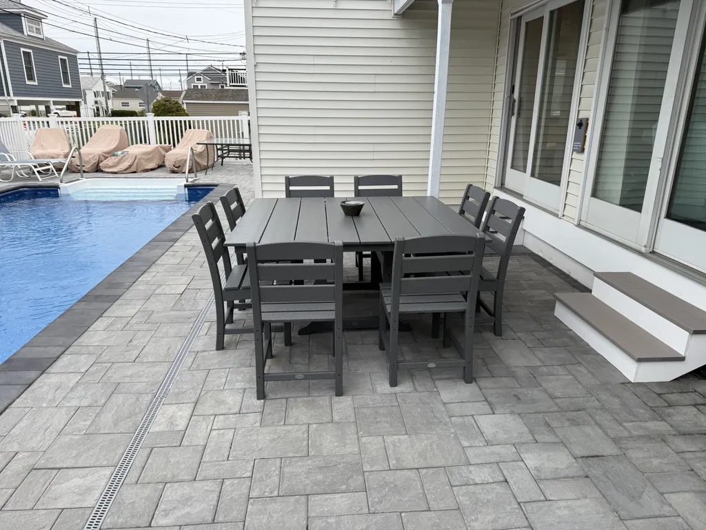 Outdoor dining and outdoor TV (not in picture)