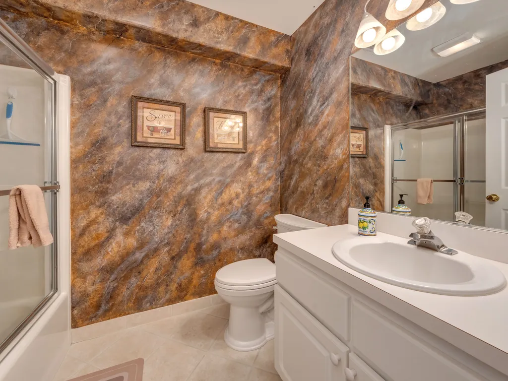 Shared Hallway Full Bathroom