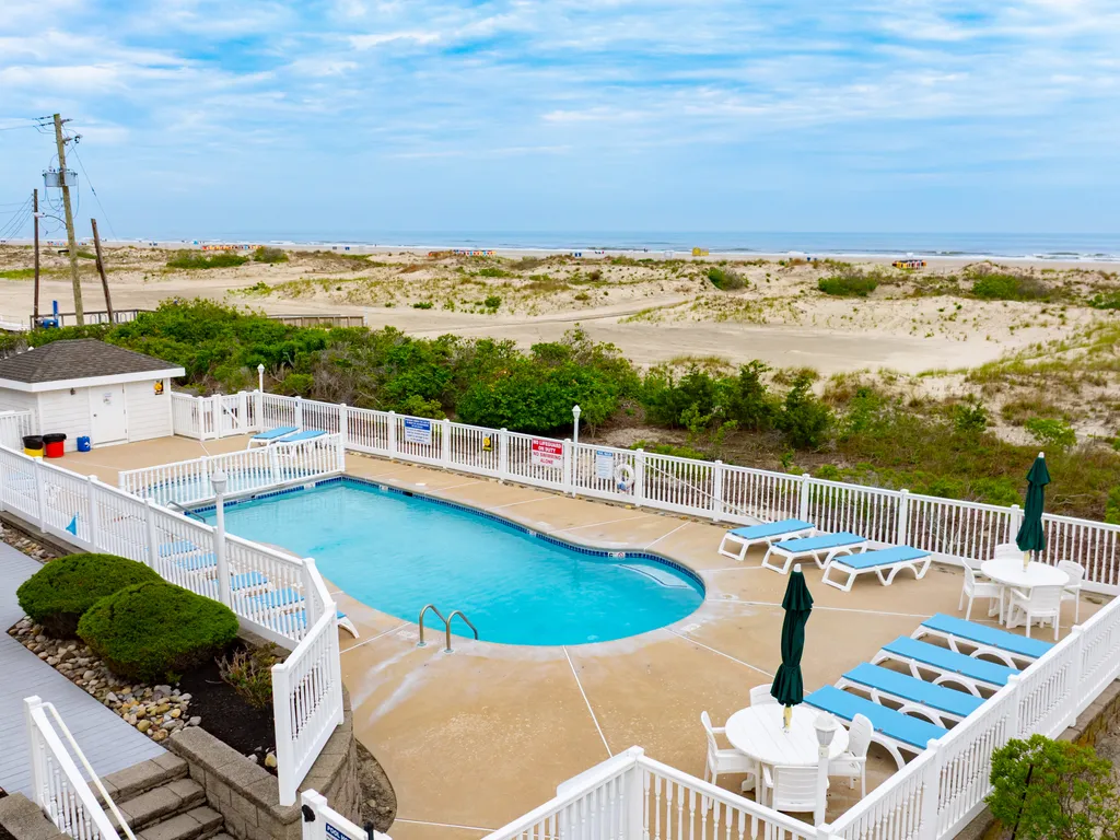 Oceanfront Large Pool