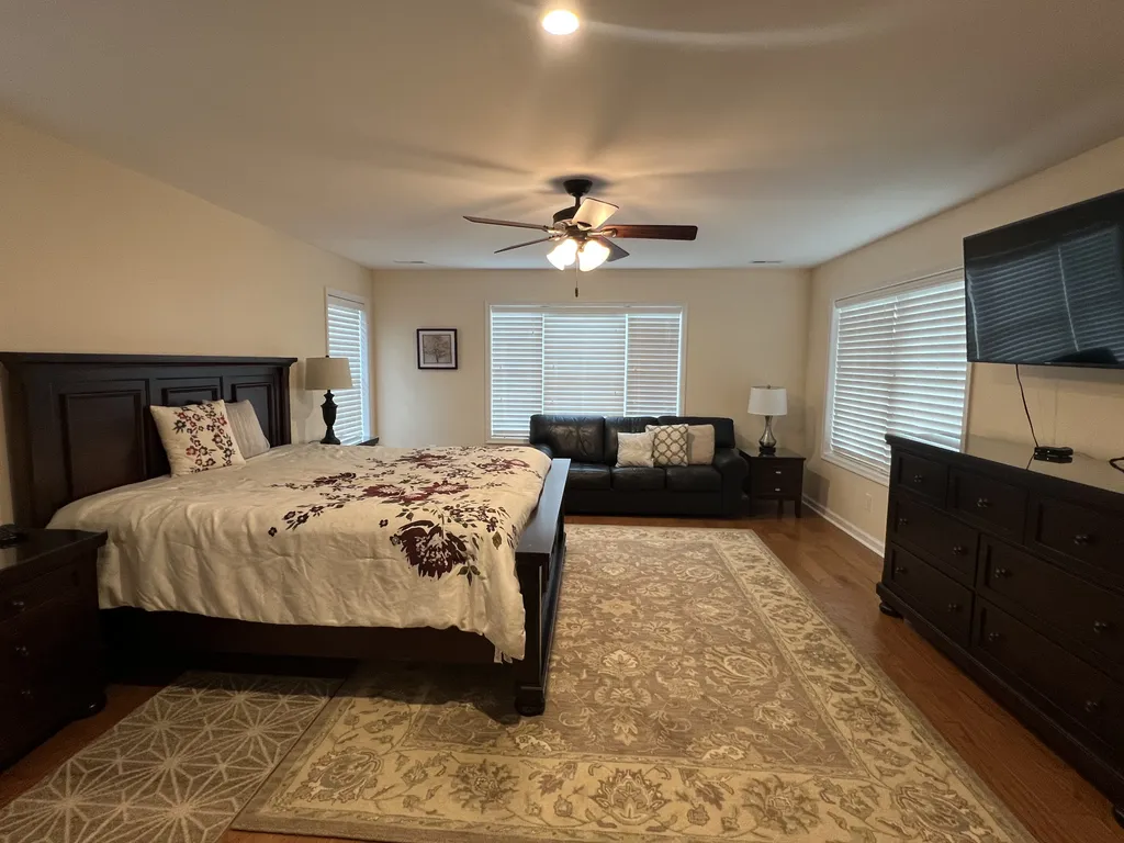 second floor master bed