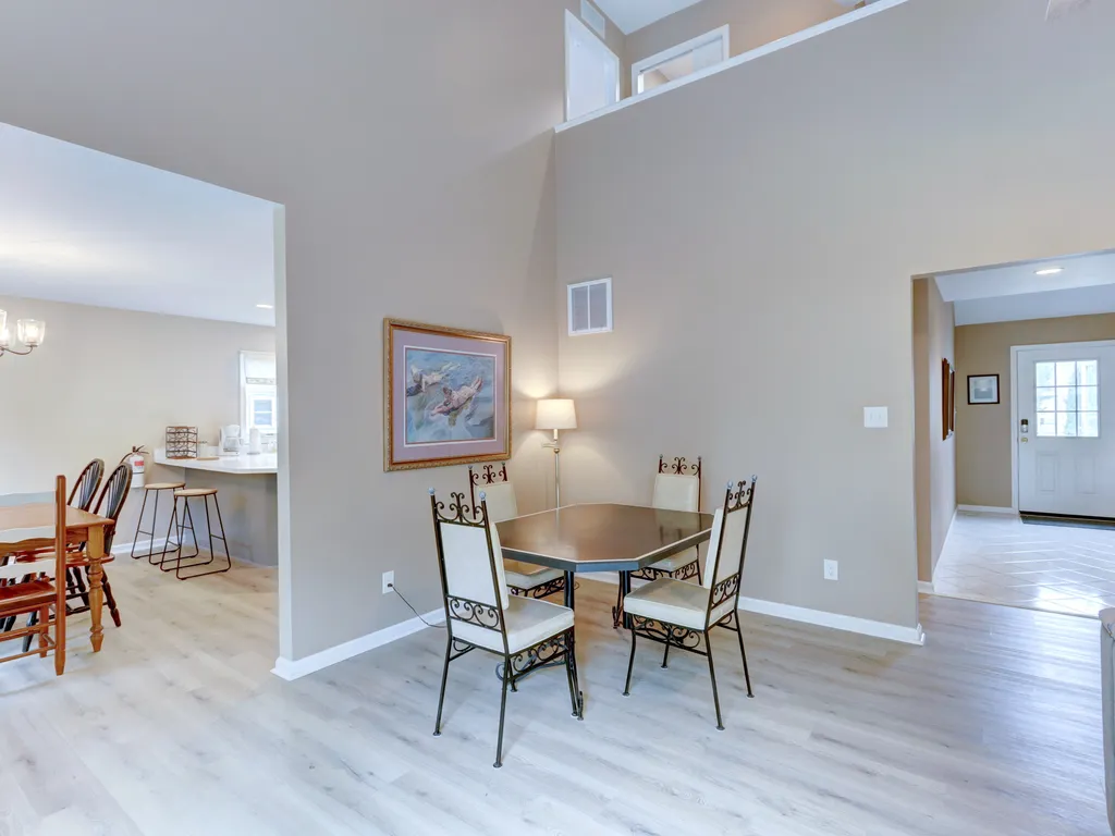 extra dining/puzzle table