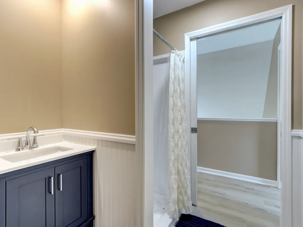 2nd floor bathroom