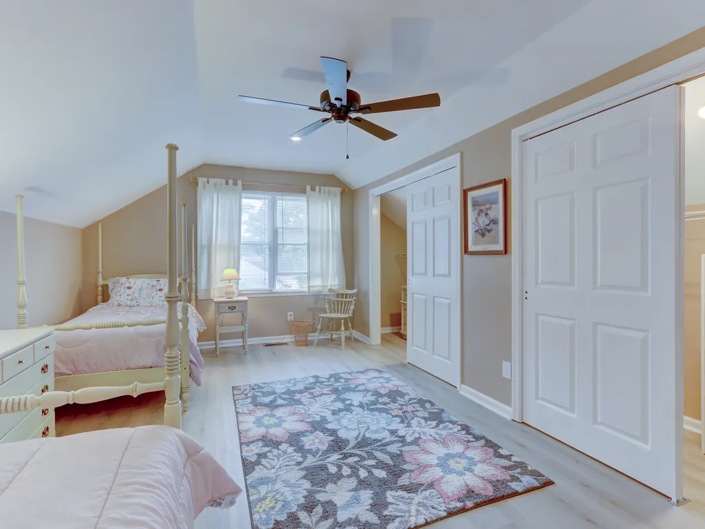 twin bedroom