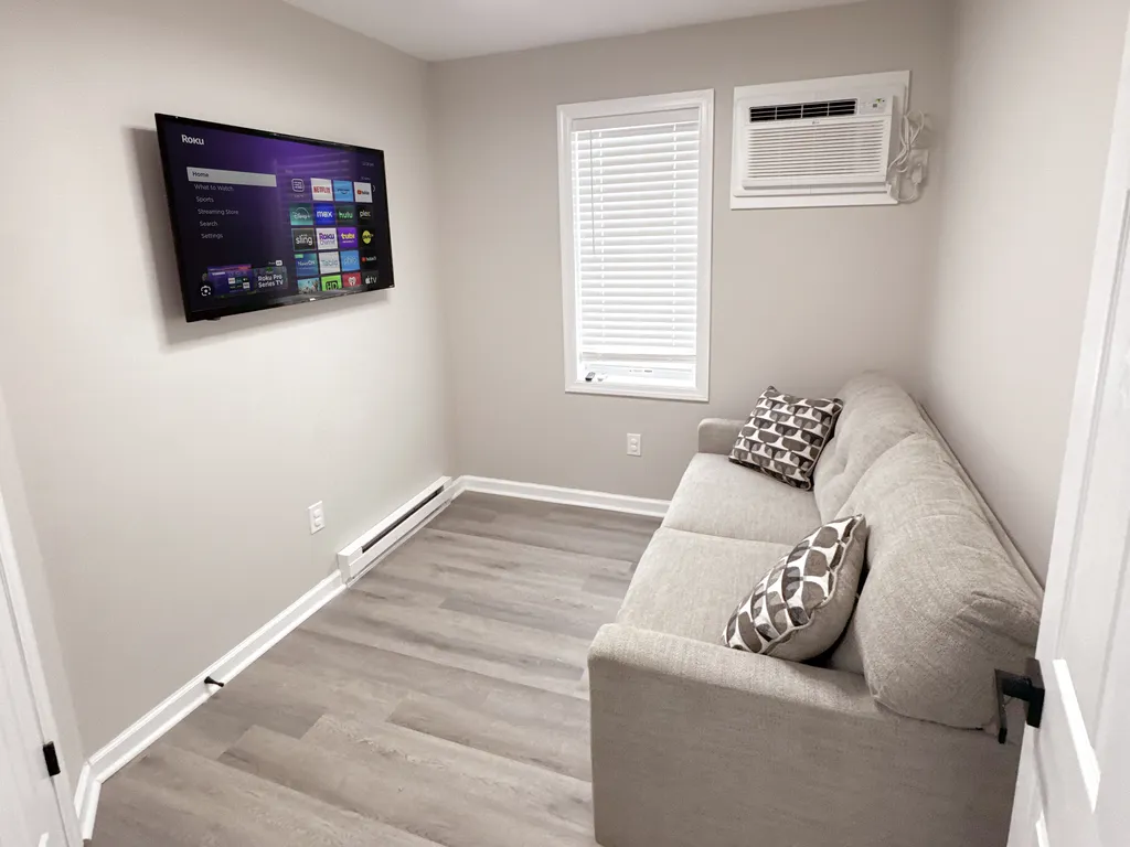 Front bedroom feature pull out queen bed.