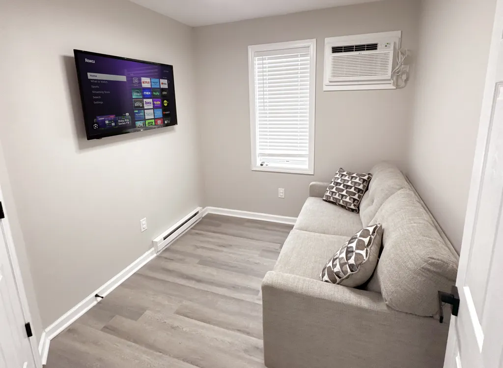 Front bedroom feature pull out queen bed.