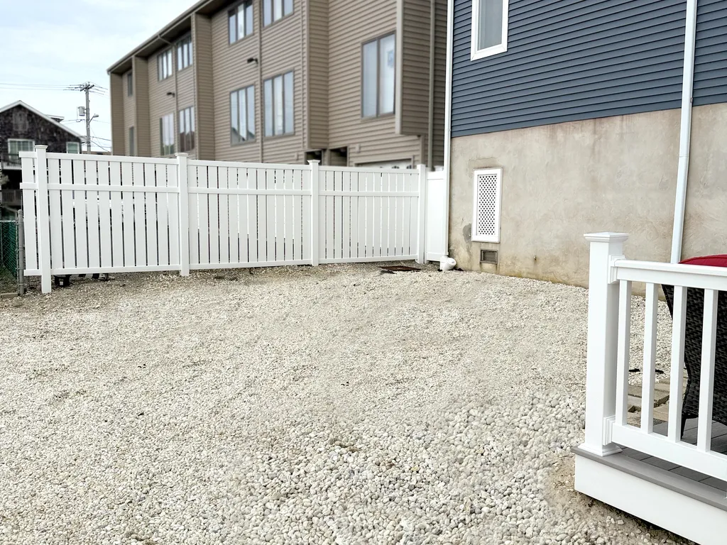 Parking for 1 in back of home
