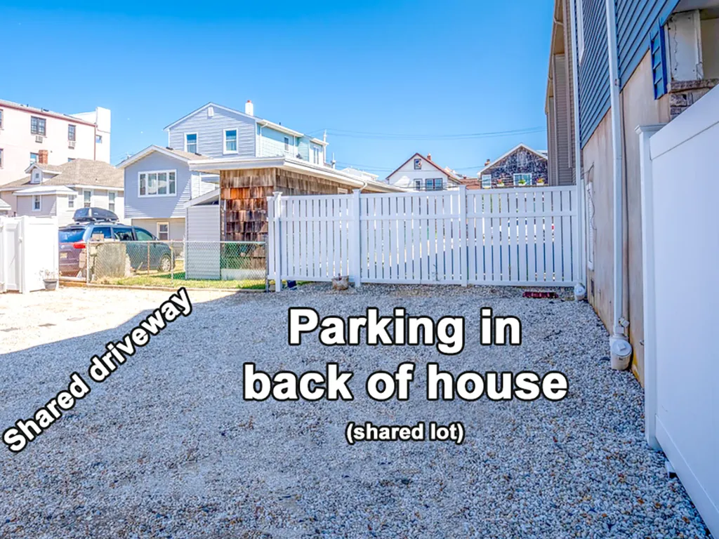 Parking for 1 car in back of home.