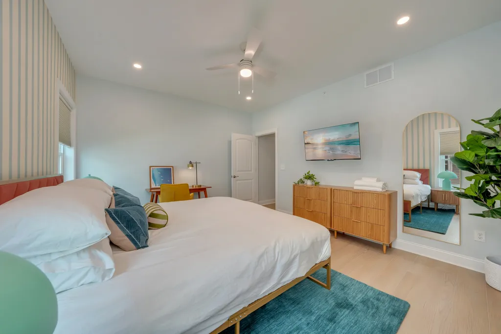 Master Bedroom - King Suite
