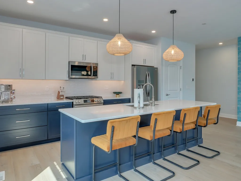 Fully Upgraded Kitchen with Breakfast Bar