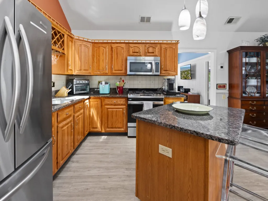 Fully stocked kitchen with island &amp;amp; all-new appliances