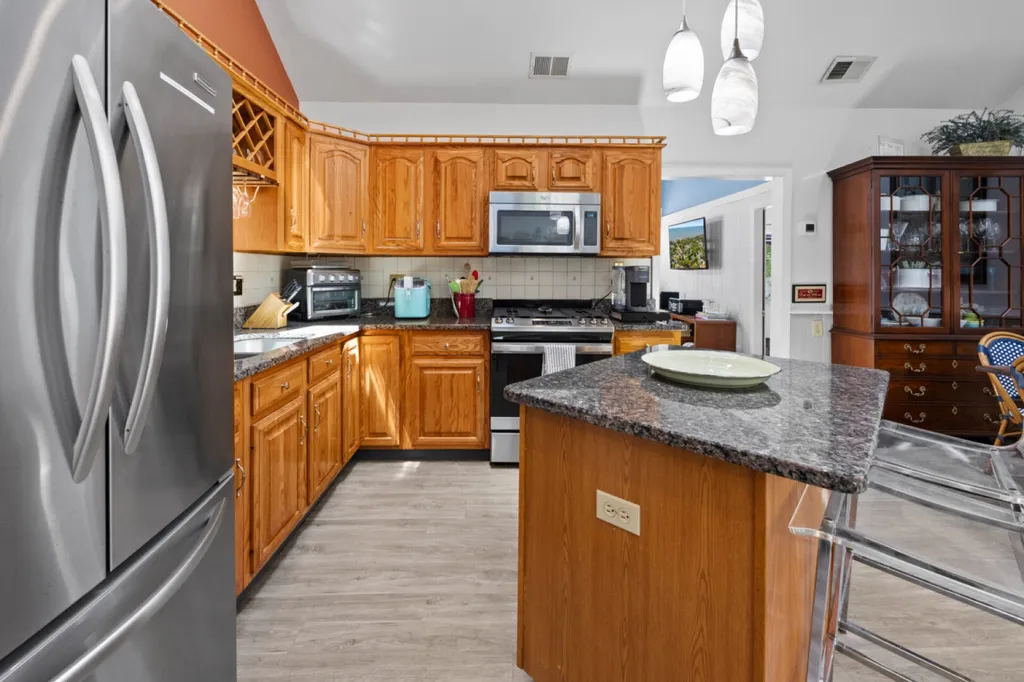 Fully stocked kitchen with island &amp;amp; all-new appliances