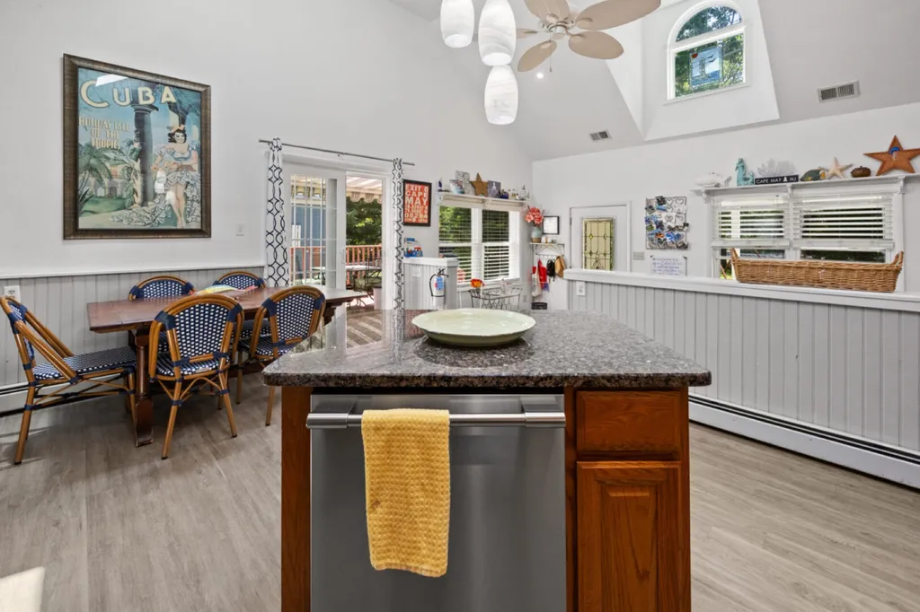 Fully stocked kitchen w/skylights and dining table