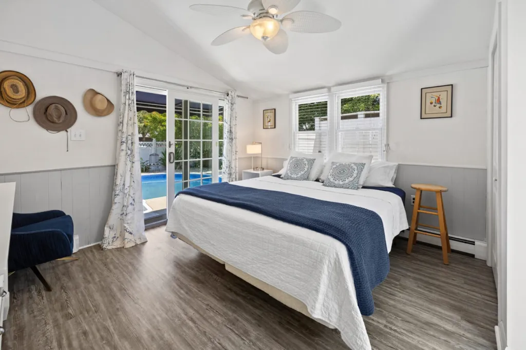Primary Bedroom w/King bed, ensuite bath &amp;amp; access to pool