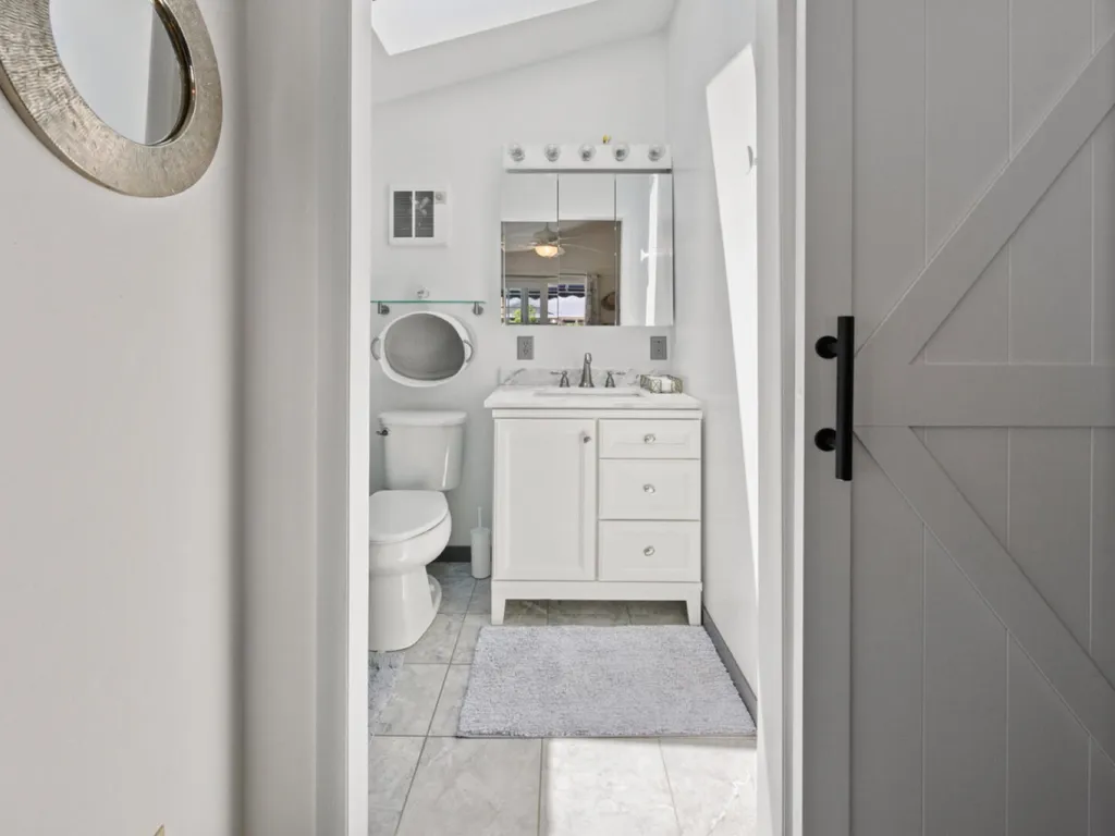 Ensuite shower bath in Primary