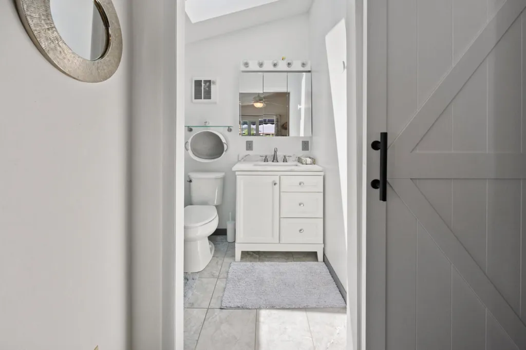 Ensuite shower bath in Primary