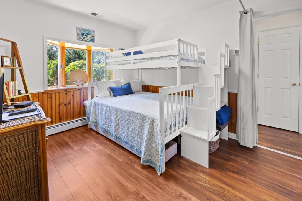 Bunk room with double and twin